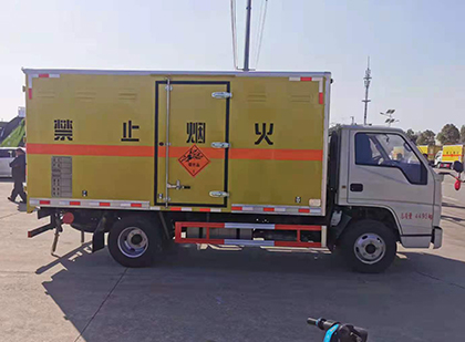 乌拉特中爆破器材运输车